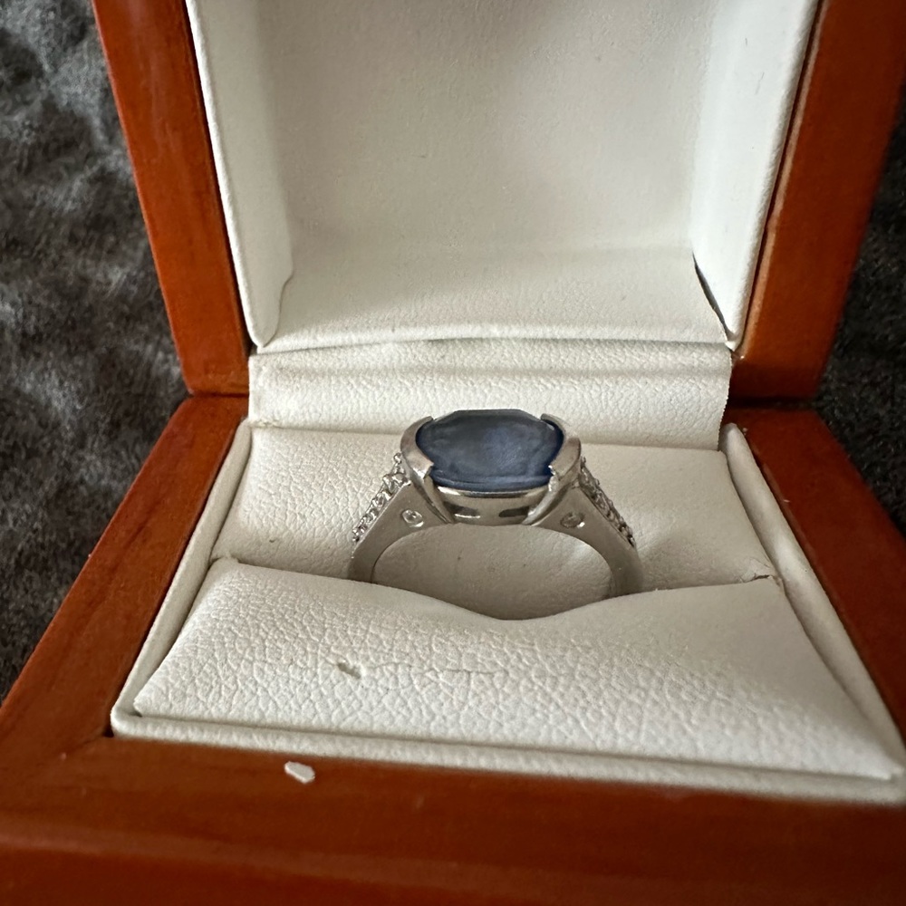 Cornflower Sapphire ring on Platinum!!! And real Diamonds